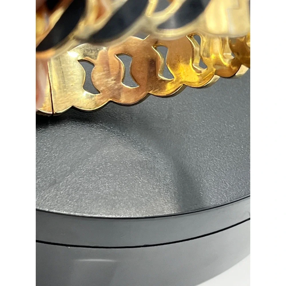 Henri Bendel Black Enamel Gold Tone Curb Chain Hinged Bangle Bracelet Clasp